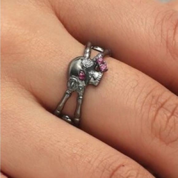 SKULL RING - Picture 1 of 3